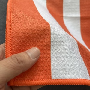 Serviette <span class=keywords><strong>de</strong></span> plage en microfibre imprimée arc-en-ciel (motif sportif) à séchage rapide, pour la salle <span class=keywords><strong>de</strong></span> bain et la plage, soutien LGBT - Product Image 5