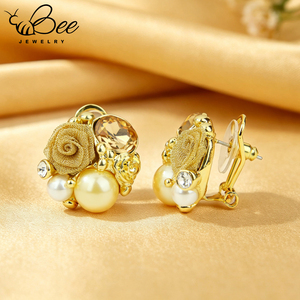 Ensemble de bijoux plaqué or 14 carats avec collier maille florale, boucles d'oreilles et bague en perles naturelles, idéal pour les fêtes - Product Image 5