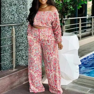 Ensemble tendance deux pièces pour femme : haut court imprimé sexy à épaules dénudées et manches longues, et pantalon plissé élastique - Product Image 2