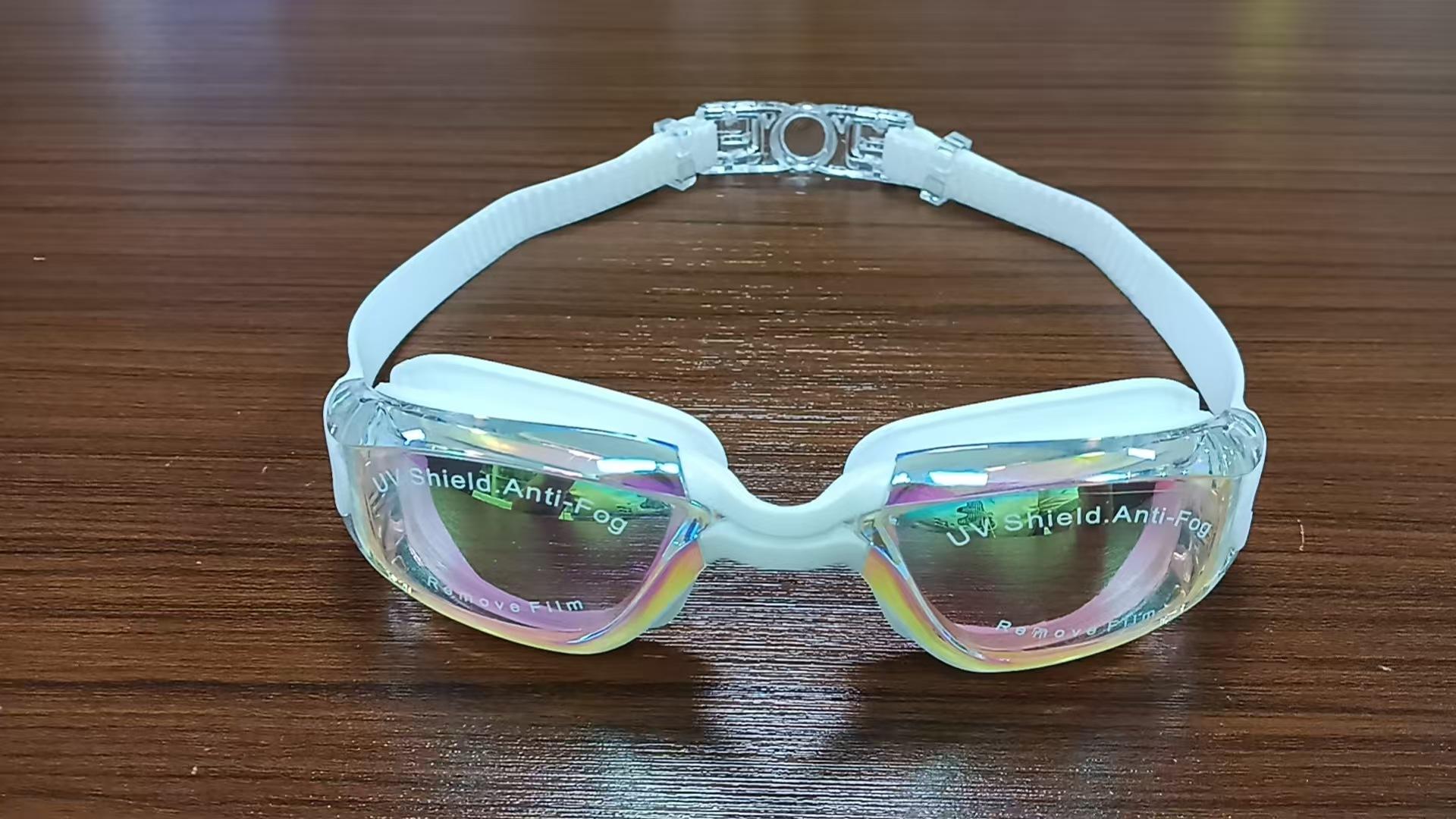 สีขาวสดใส