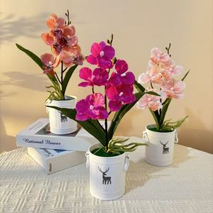 Orchidée Phalaenopsis artificielle 32 cm, pot à motif cerf, plante en pot pour la décoration de la maison et des hôtels - Product Image 2