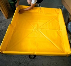 Barrage anti-déversement portable en PVC pour le confinement des déversements d'hydrocarbures et le stockage de produits chimiques - Product Image 1