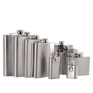 Promotion Yxc : Lot de flasques isothermes noires en acier inoxydable (5oz, 6oz, 7oz, 8oz) avec sangle de transport - Product Image 1