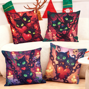 Set bantal motif kucing hitam dengan hati dan rantai yang meriah - Product Image 1