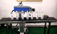 Máquina de Marcado Láser de CO2 en Línea de Alta Velocidad con Línea Transportadora para Botellas de Plástico, Tuberías de PVC, Cables, Códigos QR Electrónicos