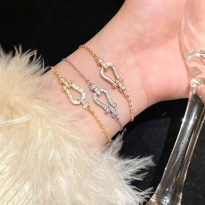 Pulsera de Cadena de Lujo Chapada en Oro de 18K con Circonita Cúbica y Hebilla de Herradura de Diamantes para Mujer, Regalo para Uso Diario o Fiestas - Product Image 1