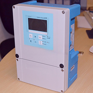 Sensor de Conductividad Digital E+H CPM253 Memosens IP68 Rango de 0-2000 S/cm Fácil Calibración Alta Fiabilidad Beneficios de Cuatro Cables - Product Image 5