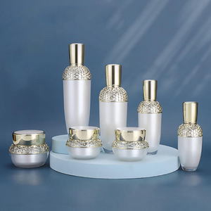 Bouteilles d'emballage cosmétique en plastique acrylique de luxe de 120ml 50ml 30ml 100ml avec pulvérisateur à pompe pour les pots de lotion de sérum de soins de la peau - Product Image 2