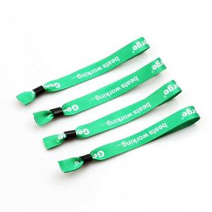 Bracelets en tissu imprimé à usage unique avec ruban à breloques à boucle en plastique de luxe pour les activités événementielles, la mode et le sport vente en gros - Product Image 3