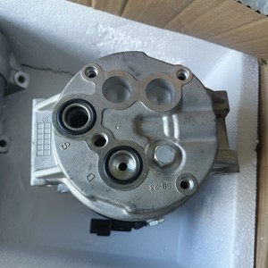Compresor de Aire Acondicionado Hyundai 11Q6-90040 para Piezas de Excavadora - Product Image 3