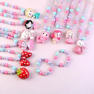 Ensemble de pendentifs de princesse de dessin animé mignon breloques brillent dans le noir Hello Kitty collier de perles pour enfants et petites filles