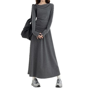 Ensemble 2 pièces décontracté pour femmes, haut asymétrique à épaules dénudées à manches longues et jupe longue, tendance - Product Image 1