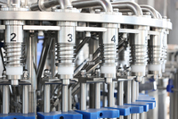 Machines de remplissage industrielles de qualité 3 en 1 pour nettoyage CIP de pasteurisation de bouteilles PET 8000BPH pour boissons non alcoolisées entièrement automatiques