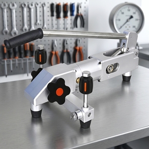 Calibrateur pneumatique portable Shelok, stabilité de 0,02 %, double ports M20 pour tests sur le terrain - Product Image 4