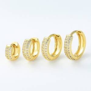 Boucles d'oreilles créoles de luxe en cuivre plaqué or 18 carats avec diamants, géométriques, brillantes, fantaisie, tendance, pour femme, sertissage clos, anniversaire - Product Image 1