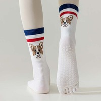 Wuyang Usine WY-060 En Gros Sur Mesure Cinq Doigts Chaussettes D'orteil Modèles Féminins Anti-dérapant Grip Gym Chaussettes Avec Fond En Silicone