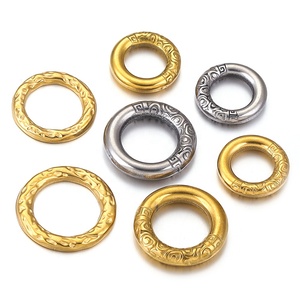 Connecteur rond embossé vintage 15-20 mm |   Maillons circulaires en acier inoxydable plaqué or PVD 18 carats pour la création de bijoux DIY (boucles d'oreilles, colliers) - Product Image 1