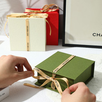 Boîte à bijoux en carton style livre avec ruban, pour montres, lunettes, bagues, colliers, boucles d'oreilles, bracelets, nail art et bracelets rigides, avec couvercle à charnière