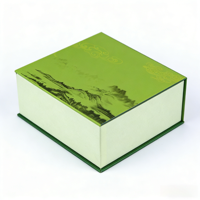 Boîte cadeau en papier personnalisable de qualité supérieure pour l'emballage de marques de luxe avec un design pliable et une construction en carton blanc