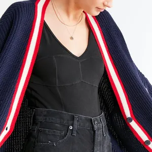 Strick pullover Hersteller benutzer definierte V-Ausschnitt Strickjacke Frauen stricken Brief Tasche lange Letterman Strickjacke Uni-Pullover