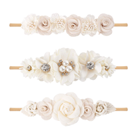 Diadema elástica suave con flores para bebé, lazos de perlas y diamantes de imitación, accesorios de lujo al por mayor para el cabello de bebés, diadema para niñas recién nacidas