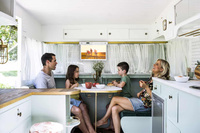 Televisión inteligente de 15,6 pulgadas, debajo del armario, 12V, RV, TV abatible hacia abajo, TV de cocina para autocaravana