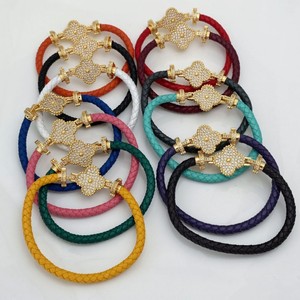 Bracciale in Pelle con Quadrifoglio Placcato Oro 18K in Stile Europeo e Americano, Gioielli all'Ingrosso - Product Image 2