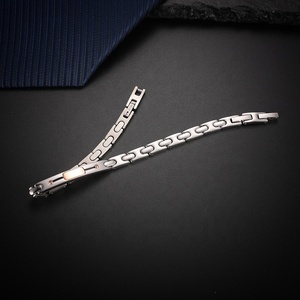 Bracciale da Uomo Unisex in Acciaio Inossidabile Italiano con Logo Personalizzato Placcato Oro Rosa - Product Image 4