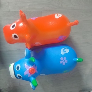 Jouet gonflable en PVC en forme de <span class=keywords><strong>vache</strong></span>, matériau durable pour les sports de plein air et les activités de saut pour enfants - Product Image 2
