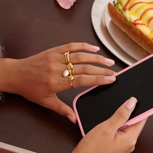 Amuleto de Acero Inoxidable en Forma de Corazón con Diseño Floral para Regalo de Joyería, Origen Yiwu - Product Image 2