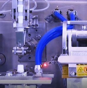 Machine de remplissage et d'emballage entièrement automatique HFFS Doypack Top Spout Pouch pour poudre pour <span class=keywords><strong>Capri</strong></span> <span class=keywords><strong>Sun</strong></span> Drinks Food Beverages Gear Core - Product Image 4