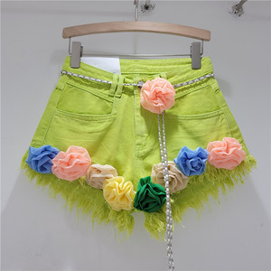 Shorts en jean amples à taille haute, décorés de fleurs colorées et à bords effilochés, tendance - Product Image 3