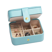 Organisateur de bijoux de voyage rectangulaire en cuir PU bleu ciel avec doublure en velours, étui portable personnalisable avec miroir pour bagues et boucles d'oreilles
