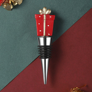 Bouchon de bouteille de vin en résine rouge, design cadeau de Noël, pour la décoration des fêtes - Product Image 4