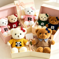 En gros Ours en peluche multicolore en forme de pull pour machine à griffes d'arcade, avec logo personnalisé