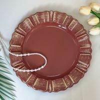 Vente en gros d'assiettes de présentation en plastique multicolore pour mariage assiettes de présentation assiettes de présentation en acrylique 13 pouces pour la fête
