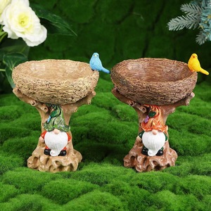Comedero y Baño para Pájaros de Resina Personalizado al por Mayor Directo de Fábrica - Gnomos Elegantes Hechos a Mano con Nido de Pájaro Azul, Estilo Raíz de Árbol de Madera - Product Image 1