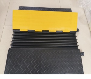 แผ่นยางปูพื้น PVC ป้องกันสายไฟ สำหรับคนพิการ รถยนต์ และคนเดินเท้า - Product Image 5