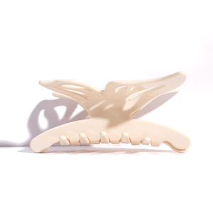 Barrette à cheveux en acétate en forme de papillon, personnalisée et minimaliste - personnalisable et en gros pour femmes. - Product Image 5