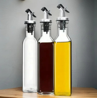 Bouteille à huile carrée en verre avec bec verseur pour la sauce soja et les condiments