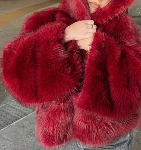 เสื้อแจ็คเก็ตขนเฟอร์เทียมสำหรับผู้หญิง Viviblook รุ่น Z0105TP01 สีพื้น มีฮู้ด สไตล์สตรีท ให้ความอบอุ่น สวมใส่สบาย - Product Image 2