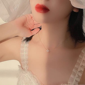 Collier en perles naturelles mini baroque pour femmes, style élégant et cool avec un design de niche, chaîne en os plaquée argent avec fermoir doré - Product Image 5