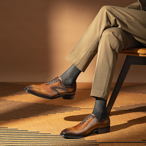 Zapatos de cuero de alta gama originales y lujosos para hombre, para uso formal en negocios, de cuero genuino, parte superior de piel de vaca, casuales de verano. - Product Image 1