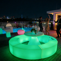 Tables et chaises lumineuses en plastique de conception moderne directe d'usine pour l'usage extérieur de barre de mariage de partie de jardin choix supérieur d'industrie