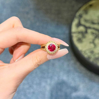 Bague en rubis de laboratoire 2 carats couleur sang de pigeon, or massif 18 carats, style vintage, avec pierres précieuses en grappe, bande éternelle, esthétique aristocratique