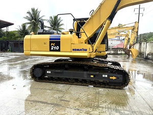 Excavatrice Komatsu PC210 21T certifiée CE, d'occasion du Japon, pour projets lourds, avec accessoire marteau hydraulique et pince de préhension - Product Image 2
