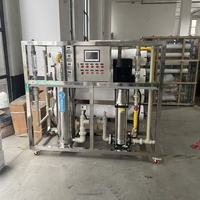 Système de purification d'eau par osmose inverse industriel 4000LPH 4T en acier inoxydable 304 avec PLC pour usine d'eau en bouteille
