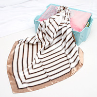 Selendang Satin Poliester Motif Garis Geometris untuk Musim Semi dan Panas, Syal Persegi untuk Aktivitas Luar Ruangan, Ukuran 70 X 70 cm, Menerima Pesanan Khusus