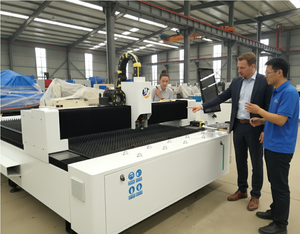 Machine de découpe laser à fibre Raycus en état neuf : logiciel de contrôle, puissance de 1,5 à 2 kW, machine de découpe laser à fibre Raytools - Product Image 1