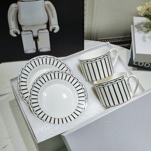 Taza y Platillo de Porcelana para Té de la Tarde o Café, Estilo Inglés con Líneas Negras y Rojas, Taza para Leche - Product Image 6